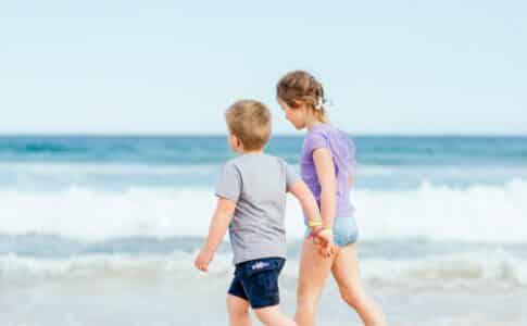 enfants à la plage