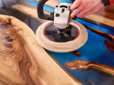 Comment utiliser la résine en toute sécurité pour les projets de bricolage