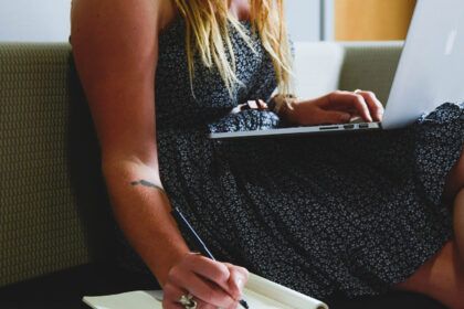 Déterminer le bon taux horaire pour ses prestations : guide pratique