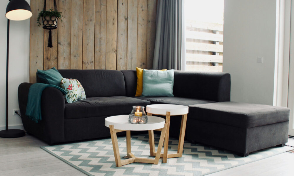 Inspiration déco : comment mettre en valeur votre canapé avec originalité
