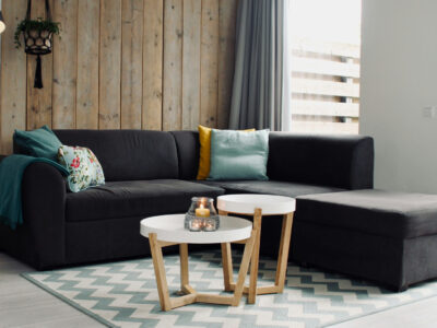 Inspiration déco : comment mettre en valeur votre canapé avec originalité